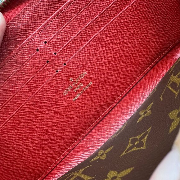 Louis Vuitton Leather Wallet 385-081325 - Picture 12 of 14